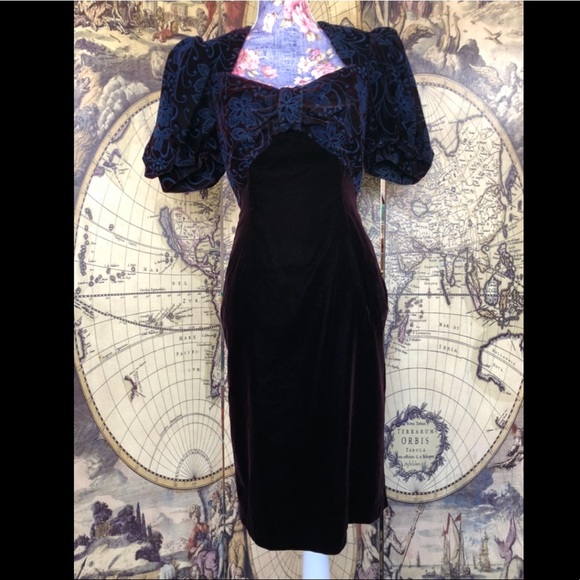 Scott McClintock Dresses & Skirts - Vintage Scott McClintock puff sleeve velvet gown in navy and burgundy. Size 8
